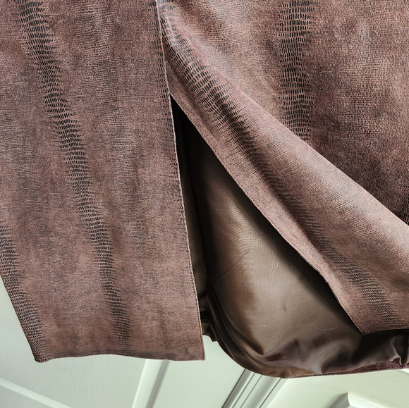 COPY - Snakeskin look leather skirt w slit size 18 - Picture 3 of 10